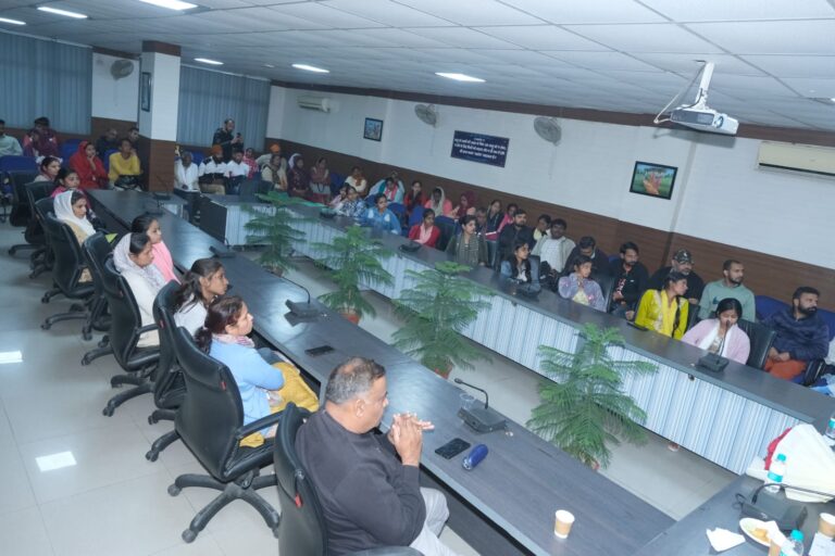 जीवीएम गर्ल्स कॉलेज में पीएम विश्वकर्मा जागरूकता कार्यक्रम