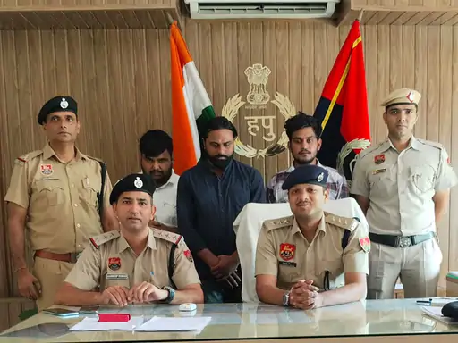 गुरुग्राम पुलिस की प्रेस कॉन्फ्रेंस में फर्जी लोन ऐप कॉल सेंटर केस की जानकारी