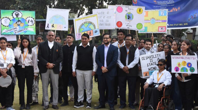 पलवल में दिव्यांगता दिवस पर छात्रों द्वारा प्रस्तुत जागरूकता नुक्कड़ नाटक