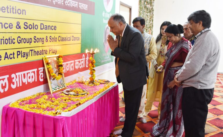 पलवल में बाल महोत्सव के उद्घाटन में बच्चों की प्रस्तुति और अतिथि मौजूद