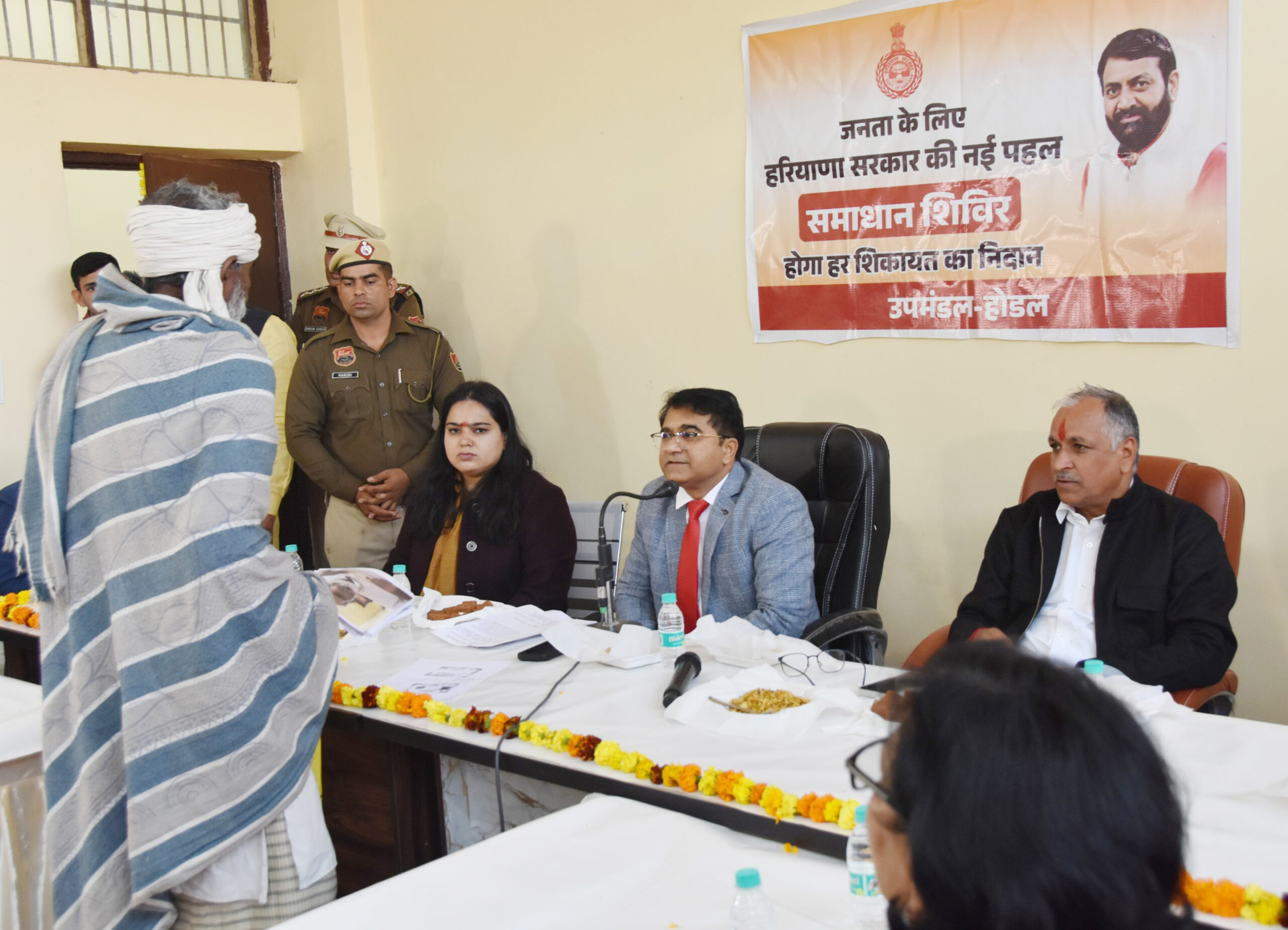 हसनपुर जिला स्तरीय समाधान शिविर में नागरिक शिकायतों का त्वरित निवारण