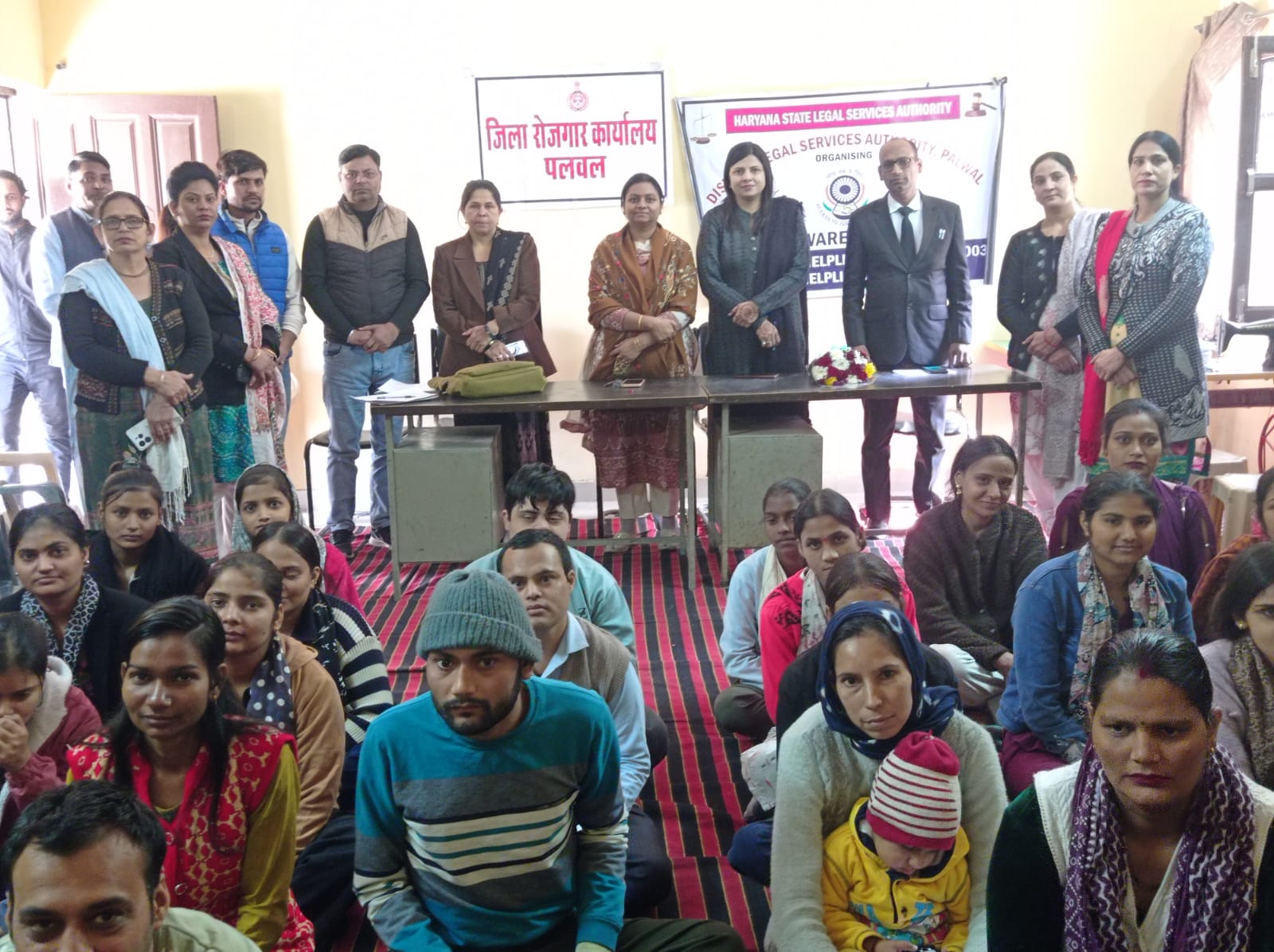 पलवल बाल भवन में रोजगार और विधिक सेवाओं के संयुक्त कैंप का दृश्य