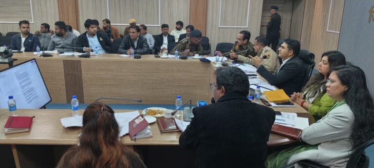 पलवल सड़क सुरक्षा बैठक उपायुक्त डा. हरीश कुमार वशिष्ठ