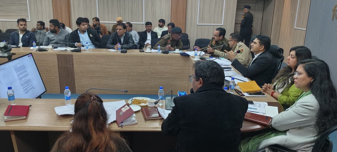 पलवल सड़क सुरक्षा बैठक उपायुक्त डा. हरीश कुमार वशिष्ठ