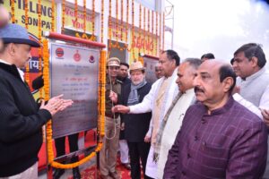 हरियाणा जेल पेट्रोल पंप का उद्घाटन करते मंत्री