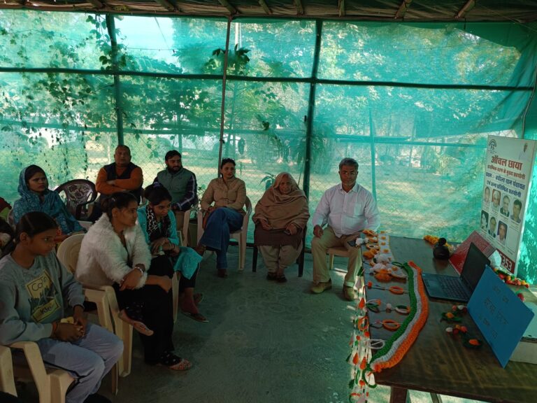 वीर बाल दिवस पर पलवल में बच्चों द्वारा प्रधानमंत्री का संदेश सुनते हुए कार्यक्रम