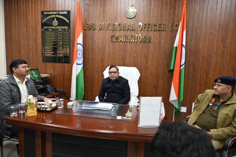 खरखौदा नई अनाज मंडी में मुख्यमंत्री नायब सिंह सैनी की जनसभा की तैयारी