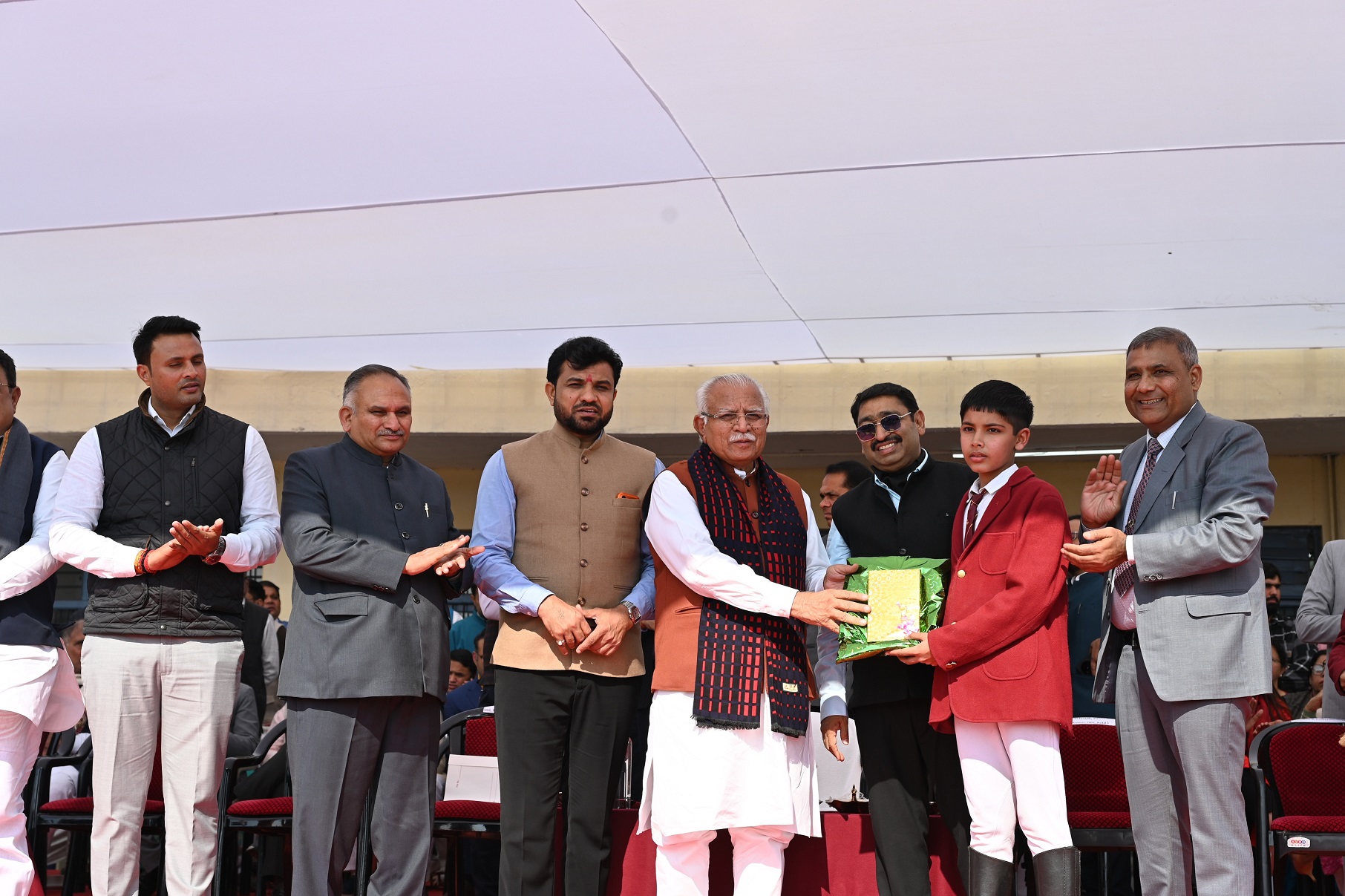 मनोहर लाल वार्षिकोत्सव समारोह में संबोधित करते हुए