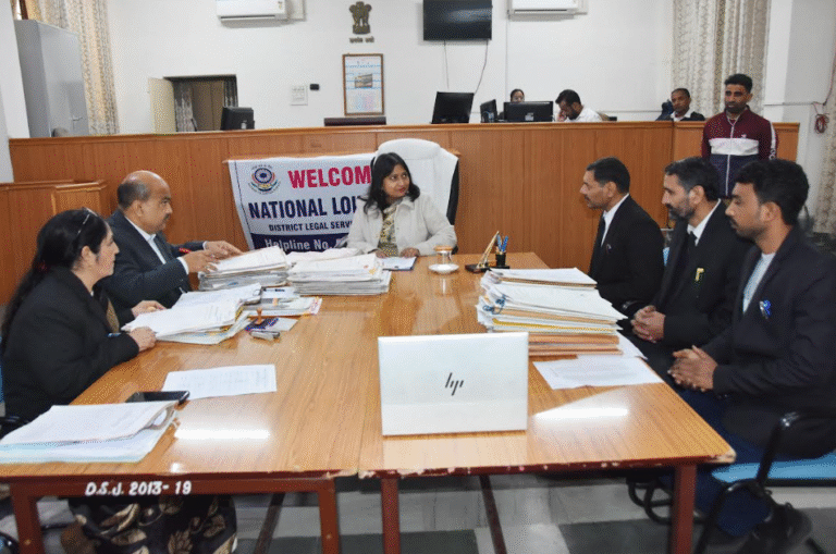 पलवल राष्ट्रीय लोक अदालत में लंबित मामलों का निपटारा