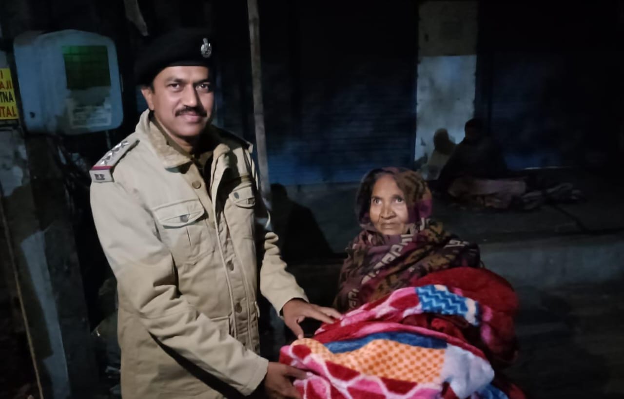 फरीदाबाद पुलिस द्वारा अवैध हथियार और नशा बरामदगी की तस्वीर।