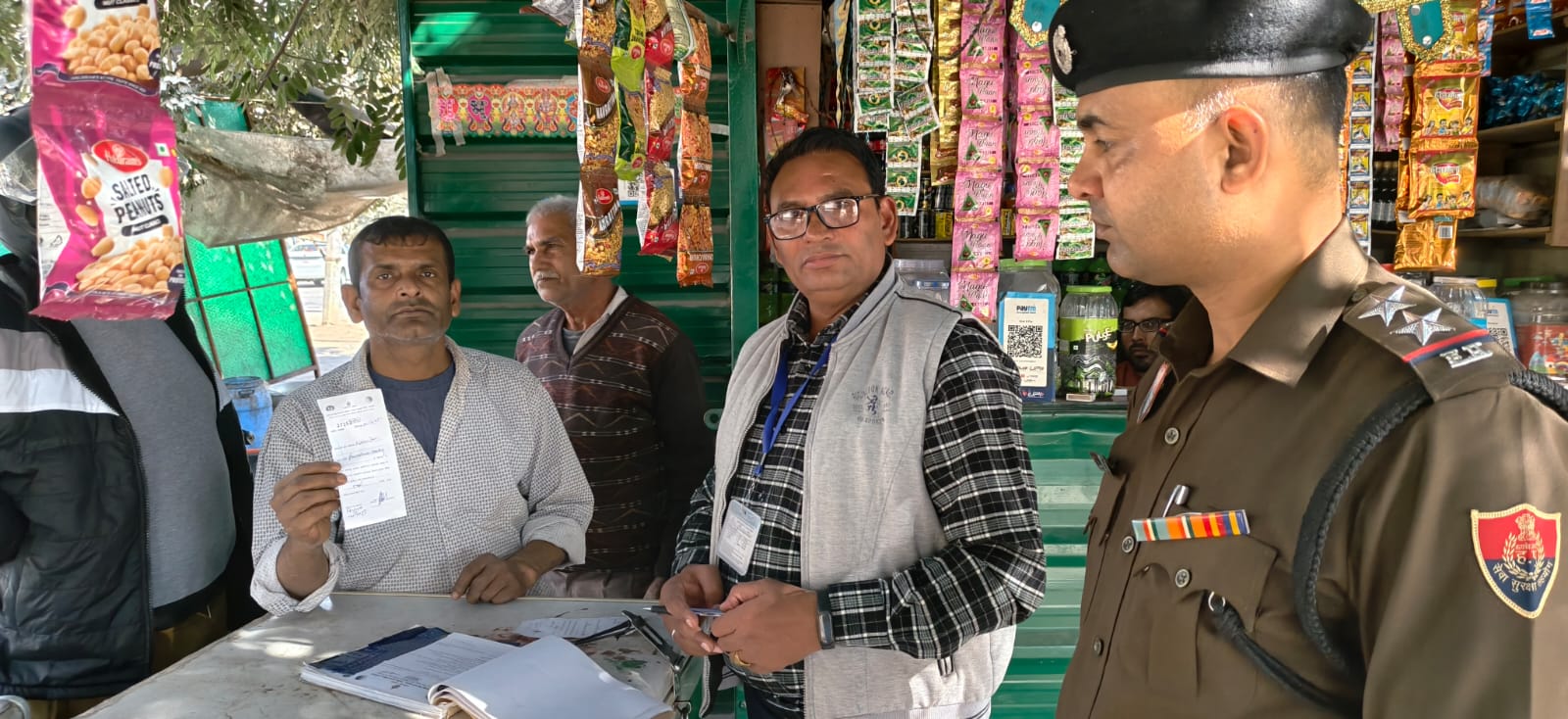 सेक्टर-3 फरीदाबाद पुलिस द्वारा स्कूल के पास तंबाकू बिक्री पर कार्रवाई