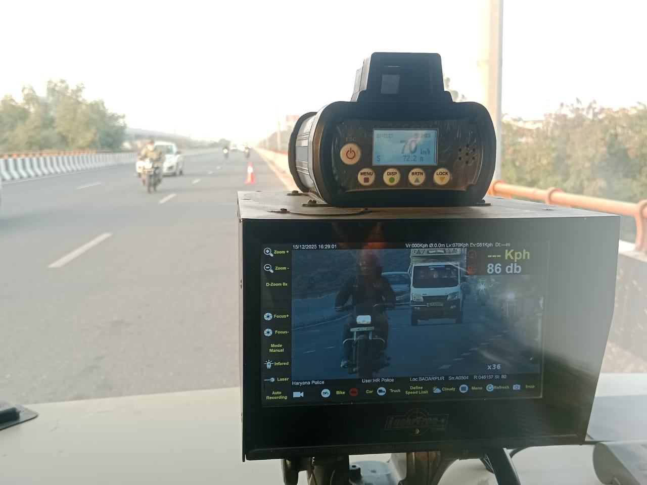 फरीदाबाद में ओवरस्पीडिंग पर यातायात पुलिस द्वारा चालान