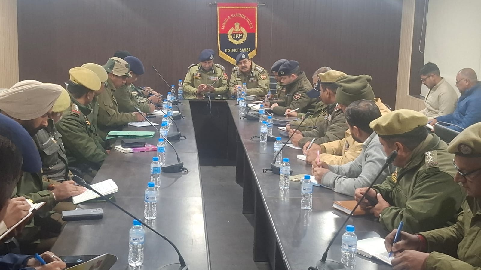 सांबा जिले में DIG शिव कुमार IPS द्वारा सुरक्षा बैठक