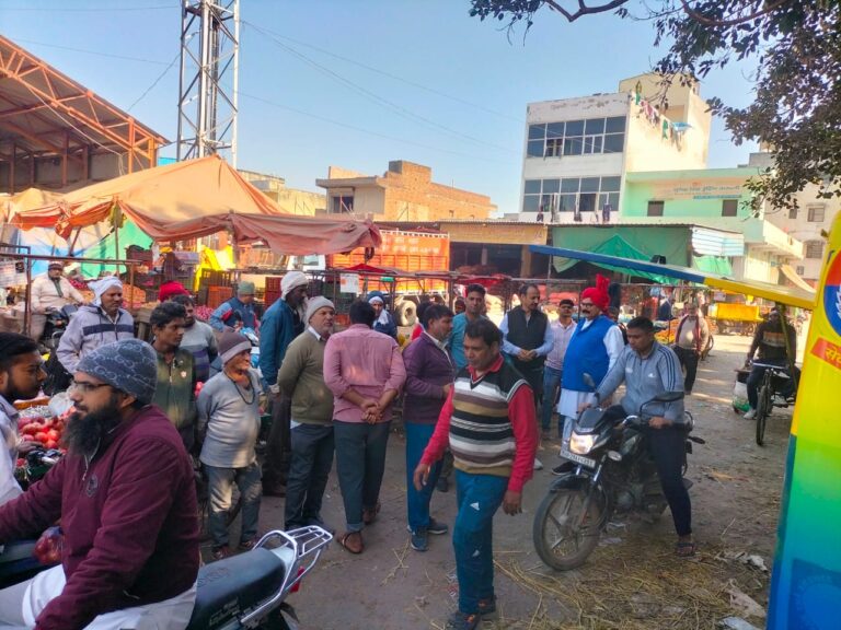 फरीदाबाद पुलिस का जागरूकता कार्यक्रम और उपस्थित नागरिक