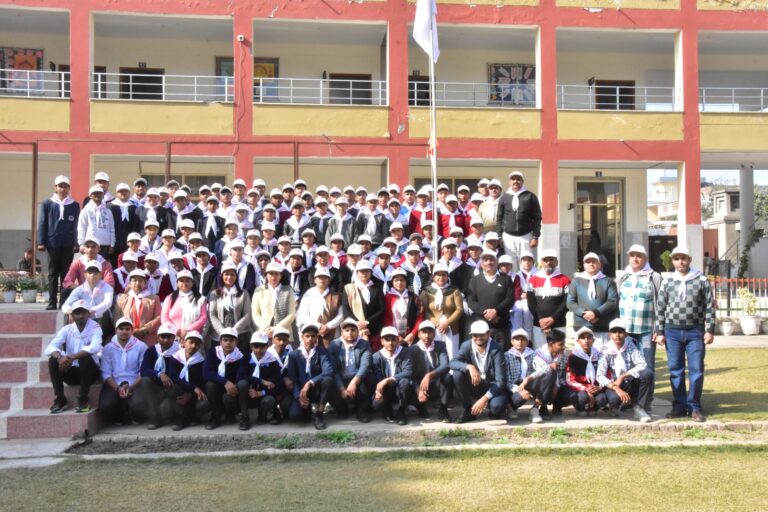 सोनीपत जूनियर रेडक्रॉस प्रशिक्षण शिविर में प्राथमिक उपचार का प्रशिक्षण लेते छात्र