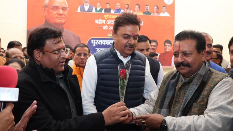 फरीदाबाद टाउन पार्क स्थित अटल लाइब्रेरी के उद्घाटन का दृश्य