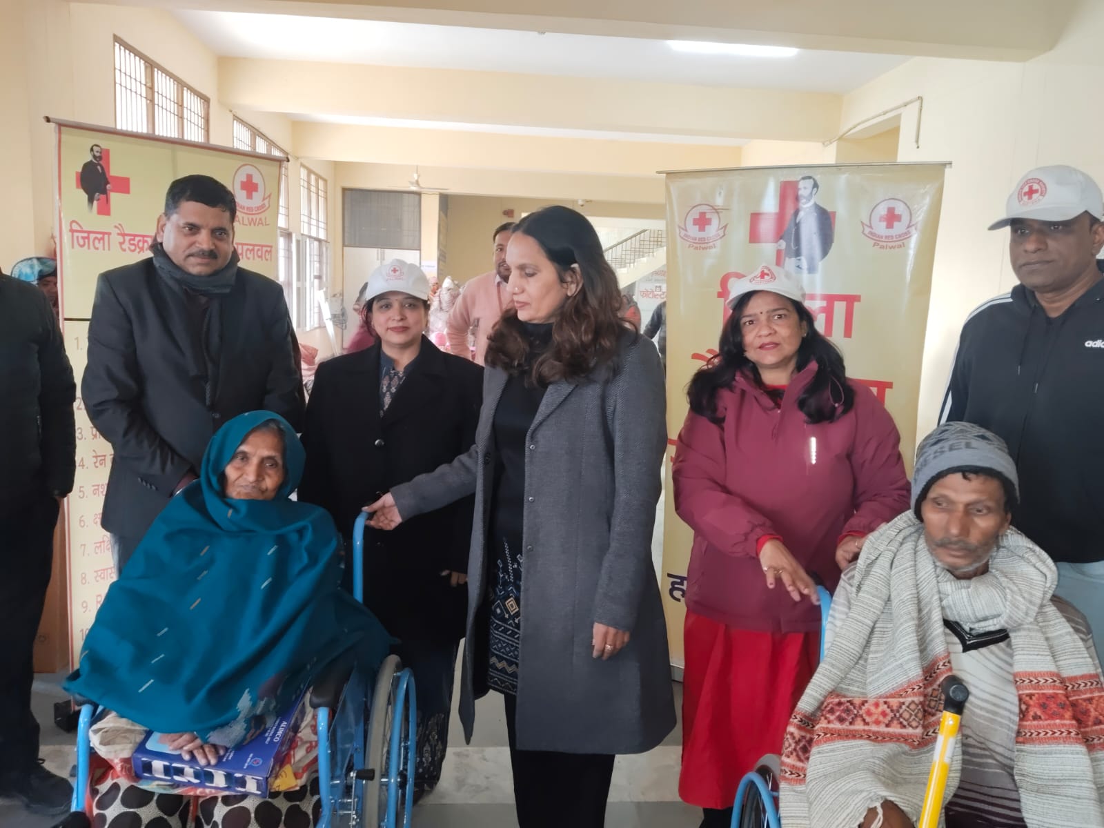 पलवल रेडक्रॉस शिविर में सहायक उपकरण वितरण
