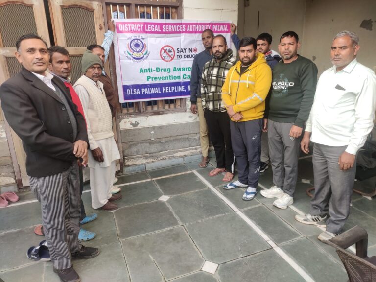 असावटा गांव कानूनी जागरूकता शिविर ग्रामीणों को जानकारी