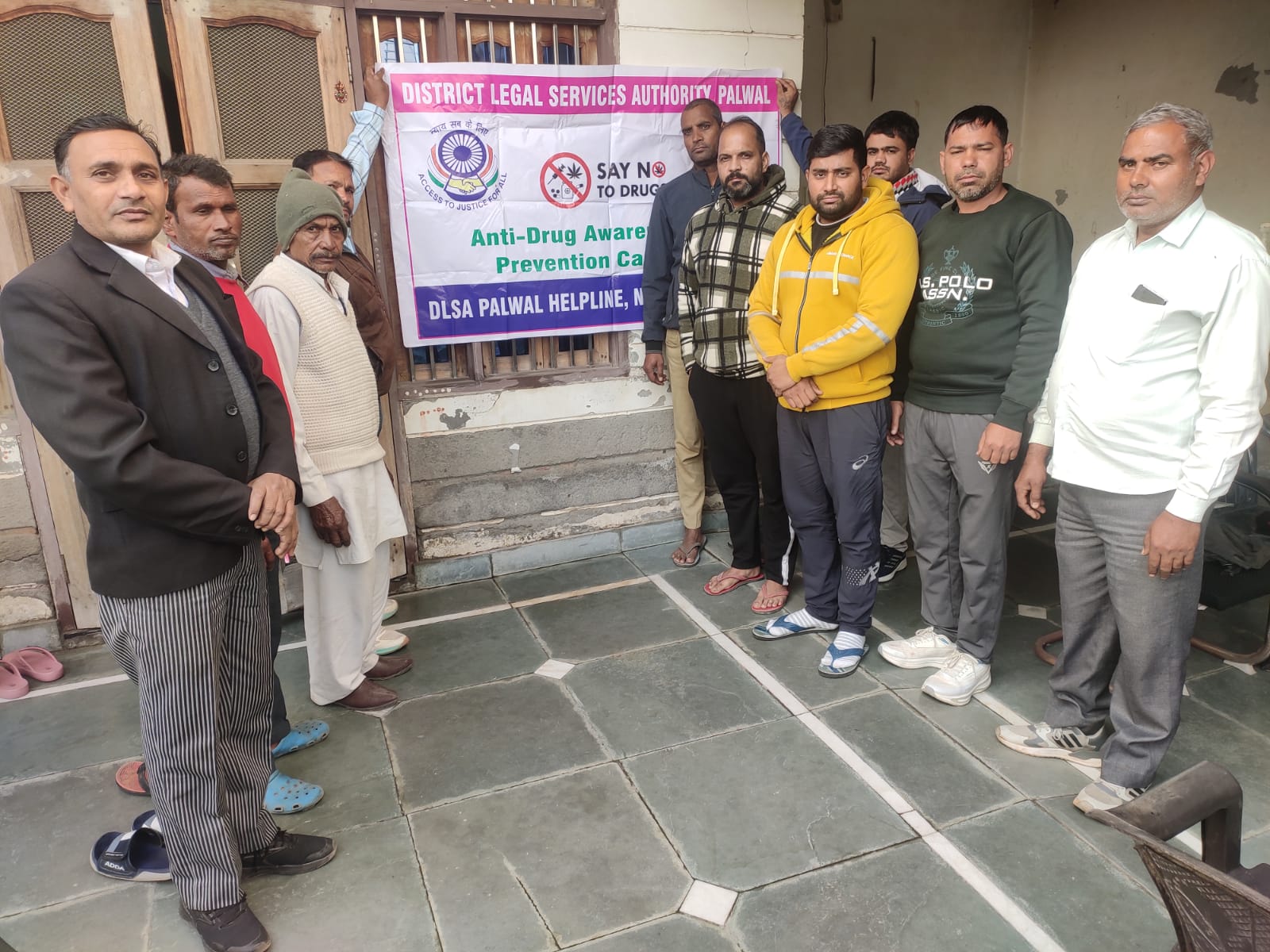 असावटा गांव कानूनी जागरूकता शिविर ग्रामीणों को जानकारी