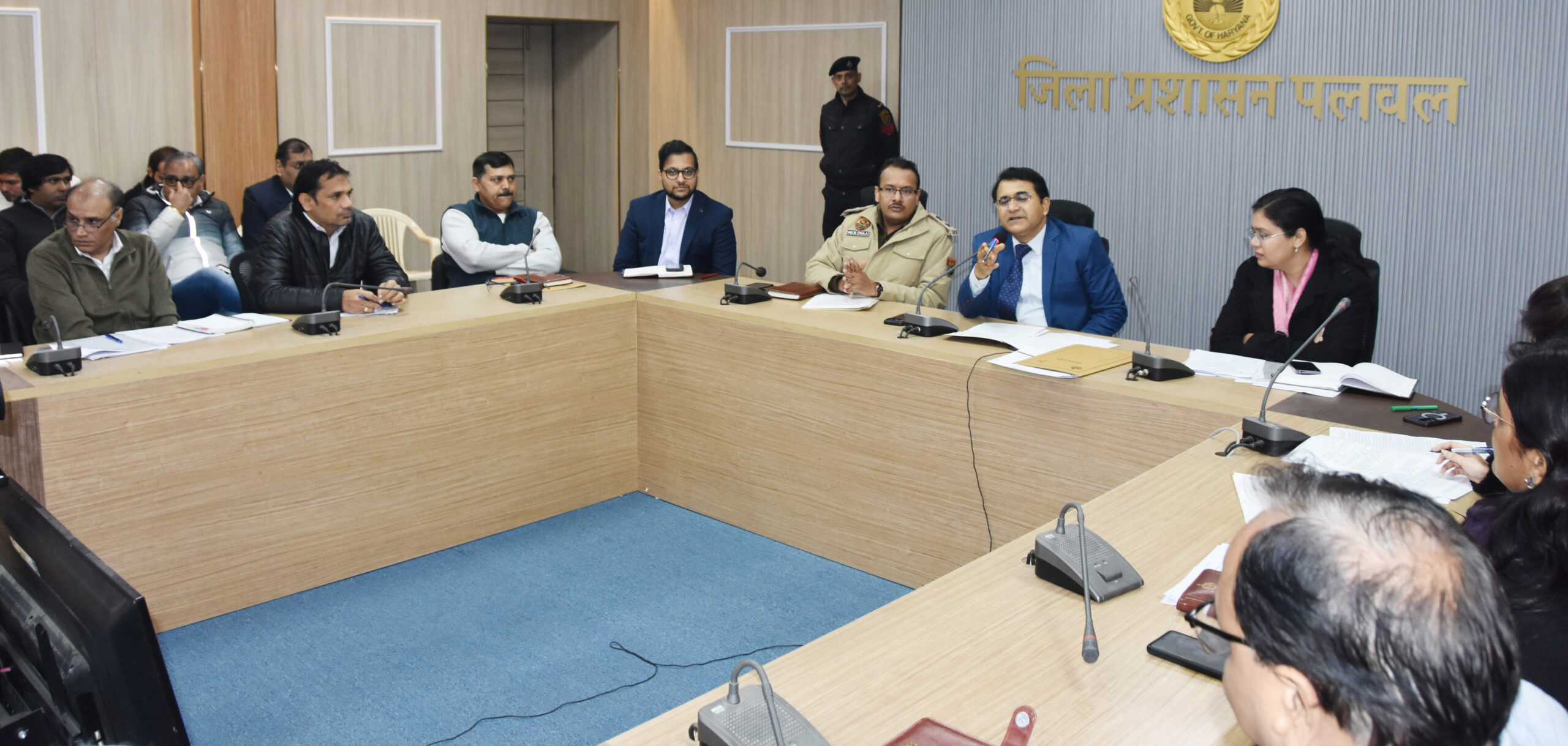 उपायुक्त की अध्यक्षता में समाधान शिविर समीक्षा