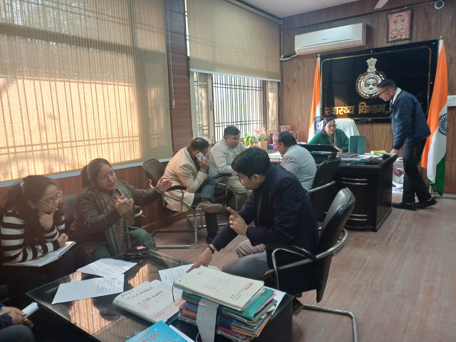 पलवल पीसी-पीएनडीटी बैठक में अधिकारी और डॉक्टर