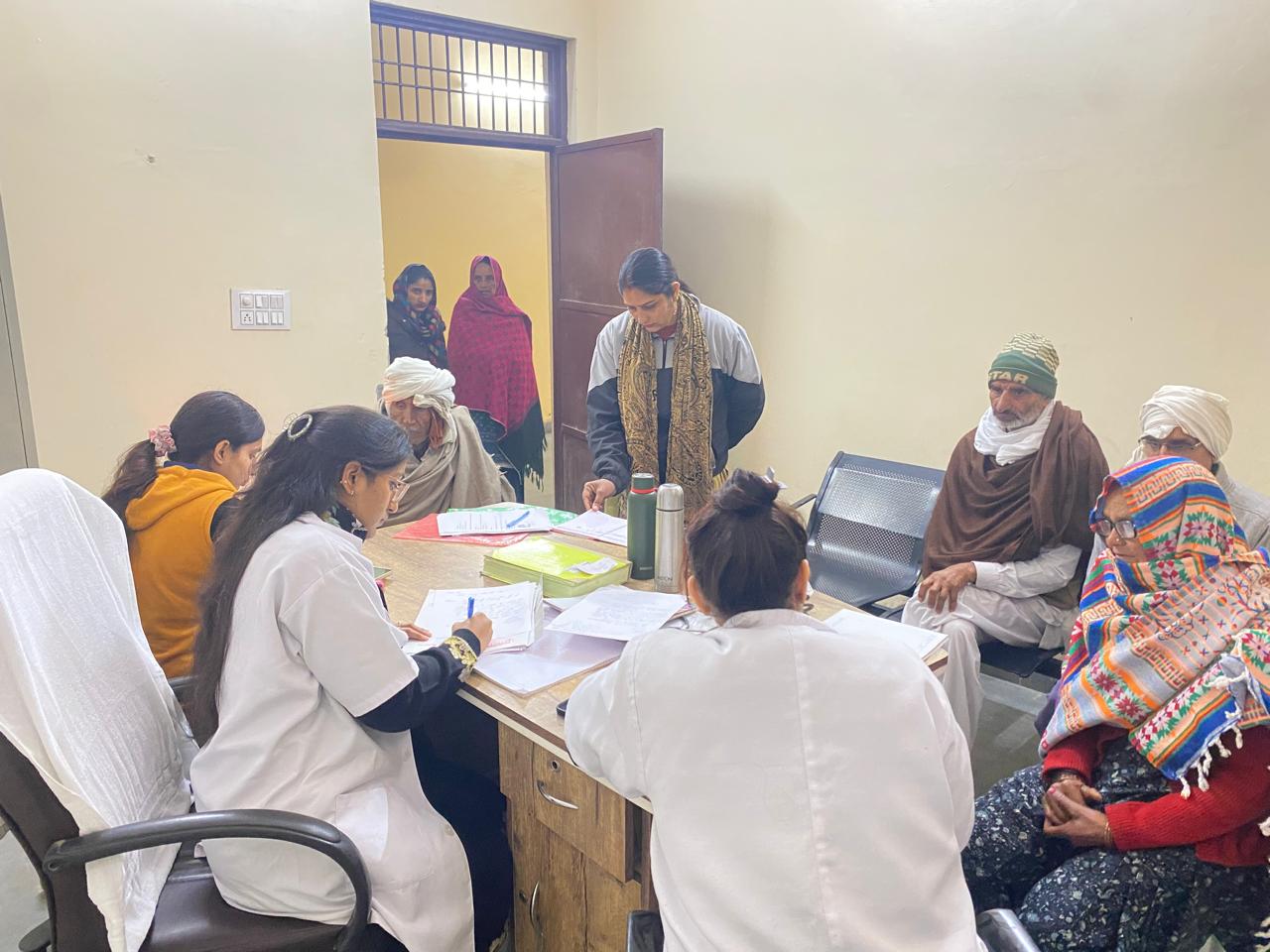 आयुष विभाग और हरियाणा योग आयोग के सहयोग से विद्यालयों में योग अभ्यास करते विद्यार्थी