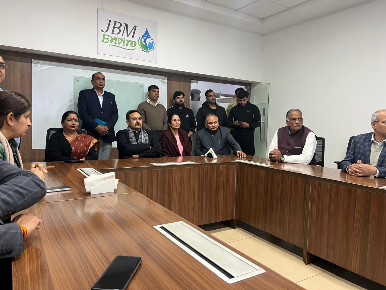 सोनीपत के मलिकपुर में जेबीएम सॉलिड वेस्ट मैनेजमेंट प्लांट का दौरा करते विधानसभा स्पीकर