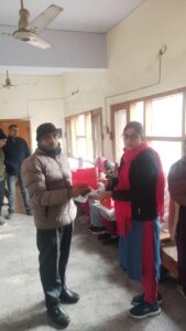 सोनीपत में वेटरन्स डे पर वीर नारियों को सम्मानित करते जिला सैनिक बोर्ड अधिकारी