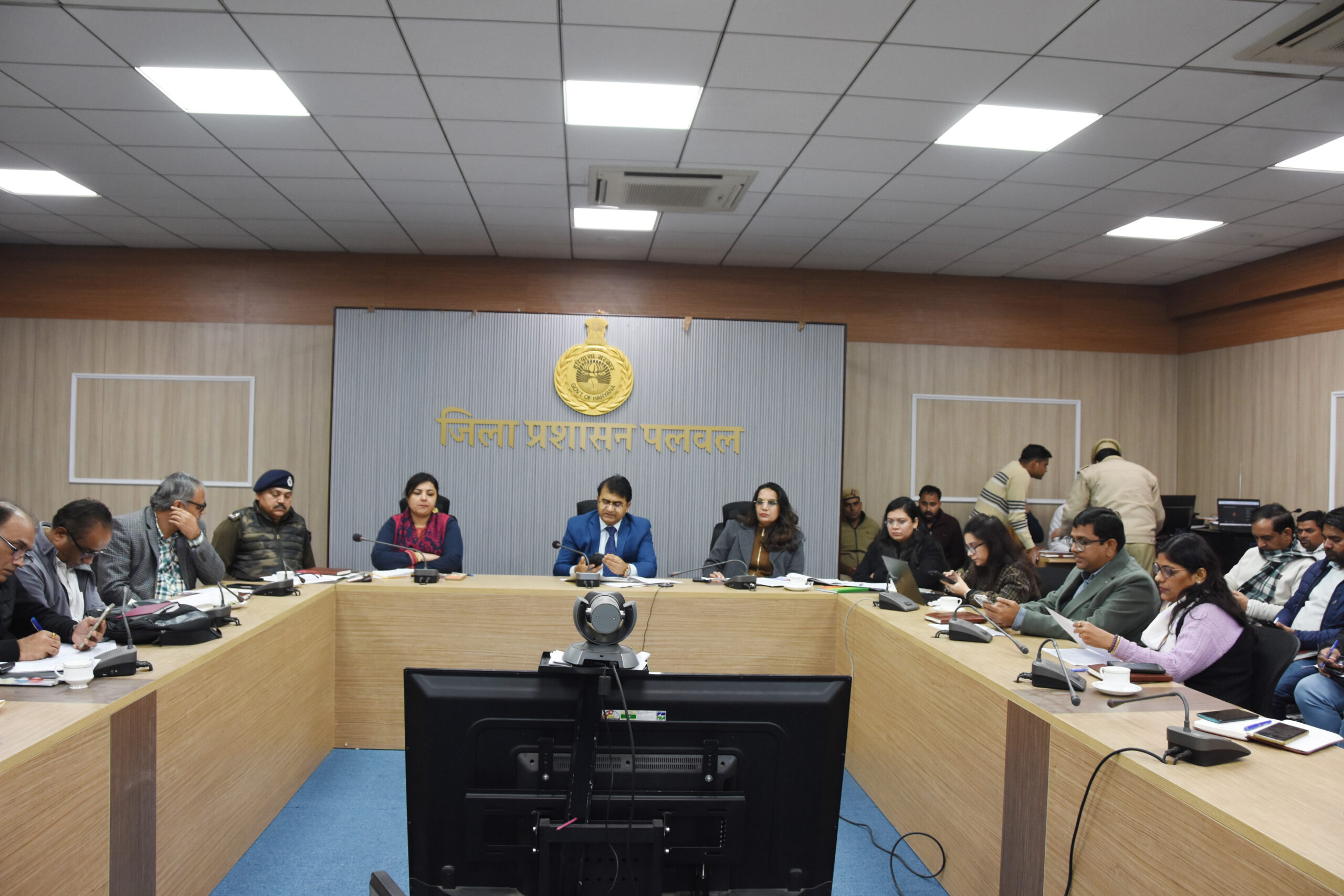 मुख्यमंत्री नायब सिंह सैनी समाधान प्रकोष्ठ समीक्षा बैठक को संबोधित करते हुए