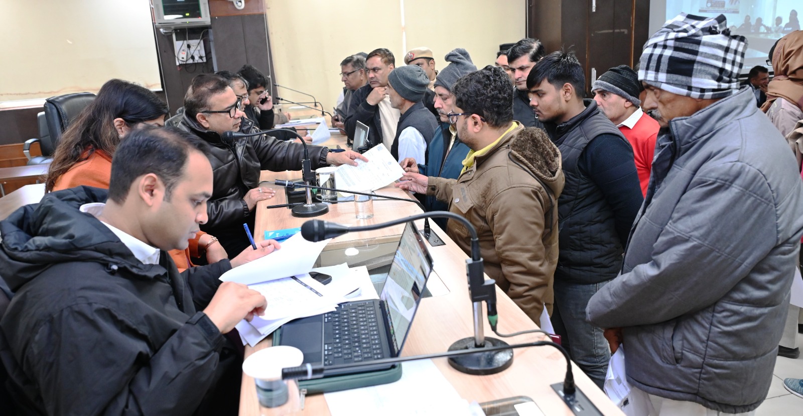 समाधान शिविर सोनीपत में उपायुक्त सुशील सारवान