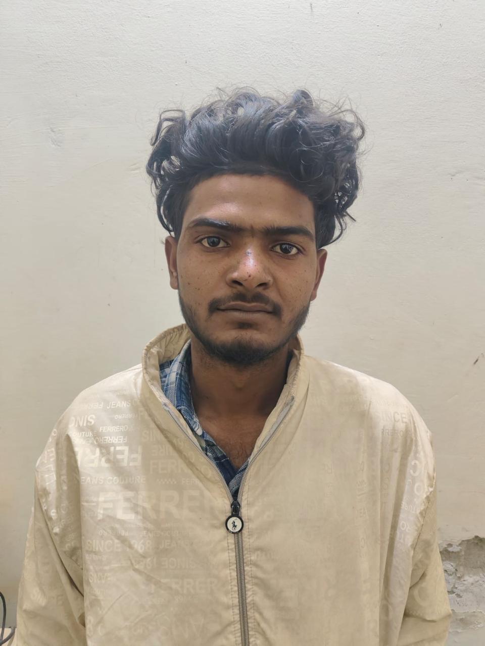 तीन चोरी की मोटरसाइकिलों के साथ गिरफ्तार आरोपी