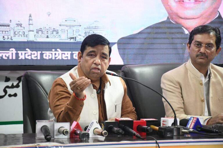 दिल्ली विधानसभा सत्र पर बयान देते अनिल भारद्वाज