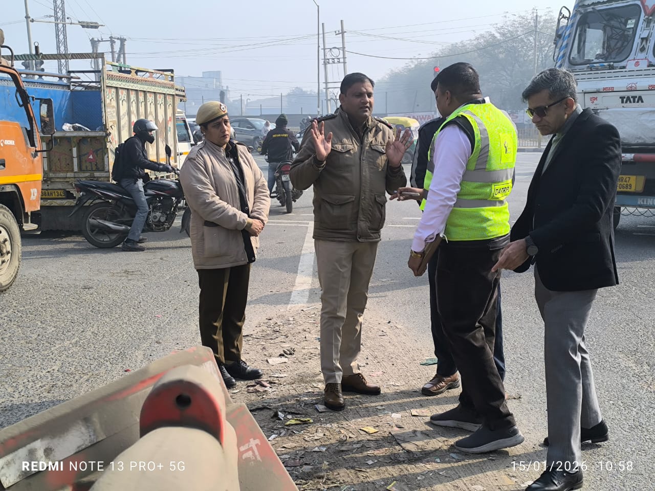 फरीदाबाद में रोड सेफ्टी माह के तहत ट्रैफिक पुलिस निरीक्षण