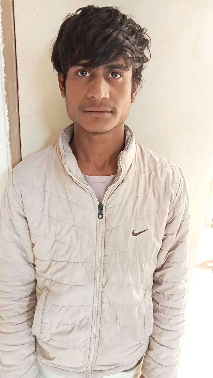 फरीदाबाद पुलिस क्राइम ब्रांच की कार्रवाई में आरोपी और बरामद देसी कट्टा