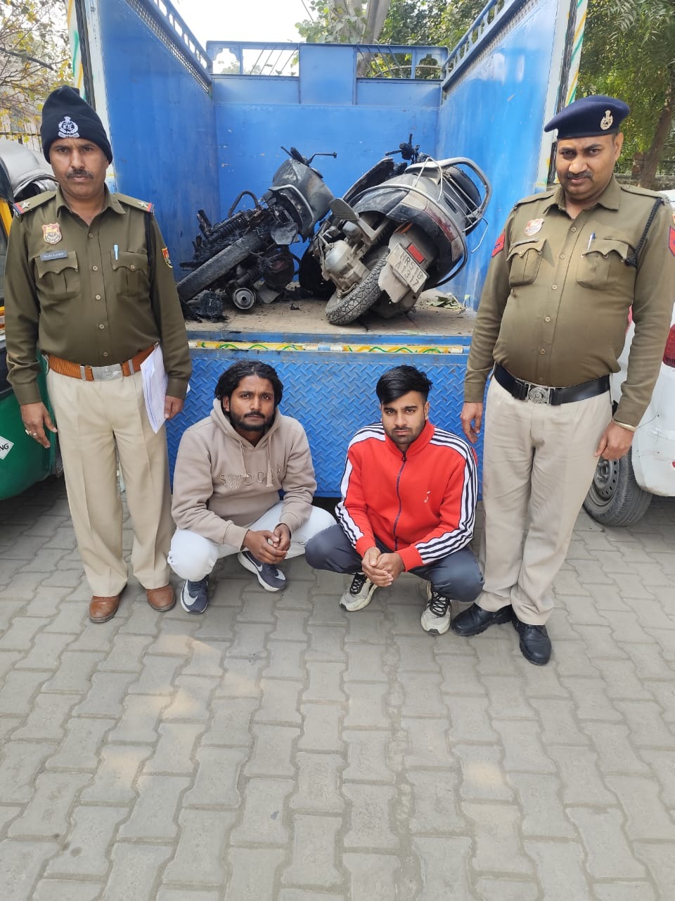 पुलिस गिरफ्तारी