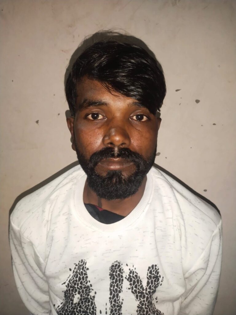 फरीदाबाद पुलिस द्वारा चोरीशुदा ऑटो बरामद करते हुए