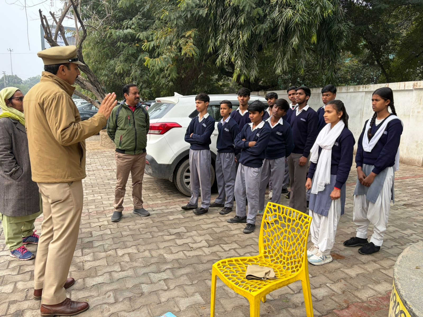 फरीदाबाद में स्टूडेंट पुलिस कैडेट कार्यक्रम के दौरान छात्रों को पुलिस कार्यप्रणाली की जानकारी