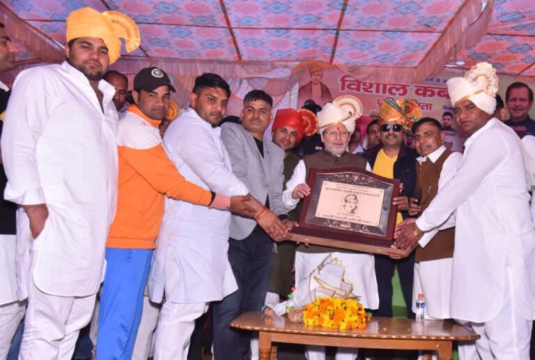 गांव माहरा की कबड्डी प्रतियोगिता में खिलाड़ियों को संबोधित करते मंत्री