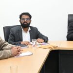 सोनीपत में शहरी स्थानीय निकाय चुनाव तैयारियों को लेकर समीक्षा बैठक करते अधिकारी