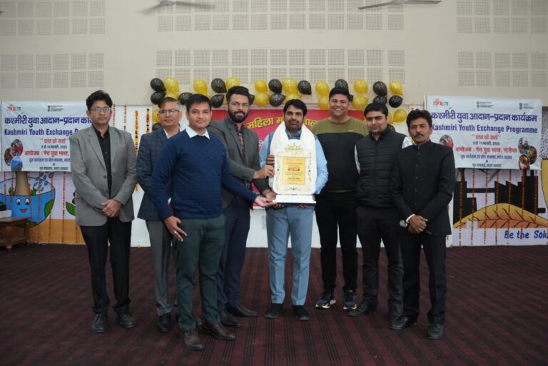 राजकीय कन्या महाविद्यालय सोनीपत में कश्मीरी युवा आदान-प्रदान कार्यक्रम के दौरान सांस्कृतिक प्रस्तुति