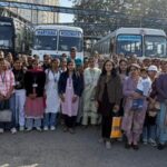 सूरजकुंड अंतरराष्ट्रीय शिल्प महोत्सव में पवेलियन देखते विद्यार्थी