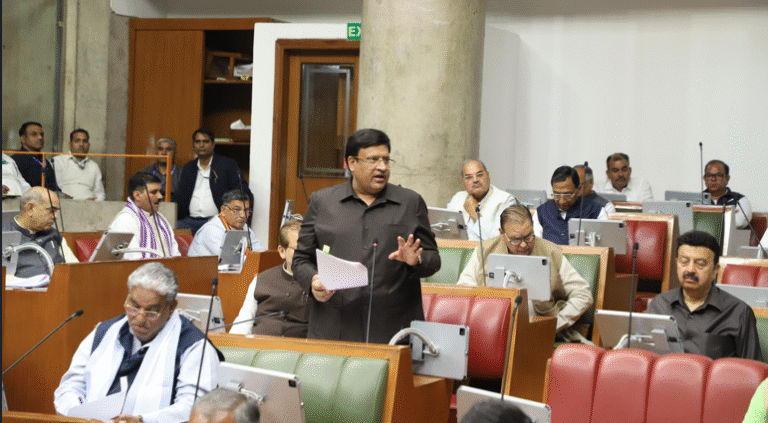 हरियाणा विधानसभा बजट सत्र के दौरान मंत्री विपुल गोयल सदन में वक्तव्य देते हुए