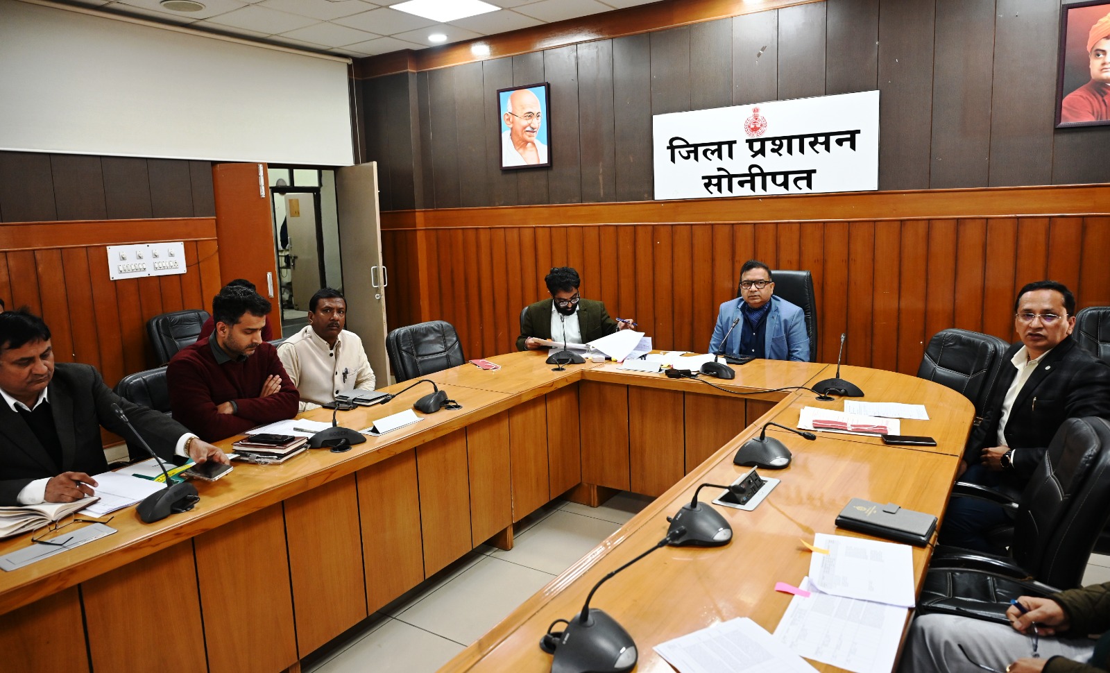 सोनीपत में मुख्यमंत्री घोषणाओं के विकास कार्यों की समीक्षा करते उपायुक्त सुशील सारवान