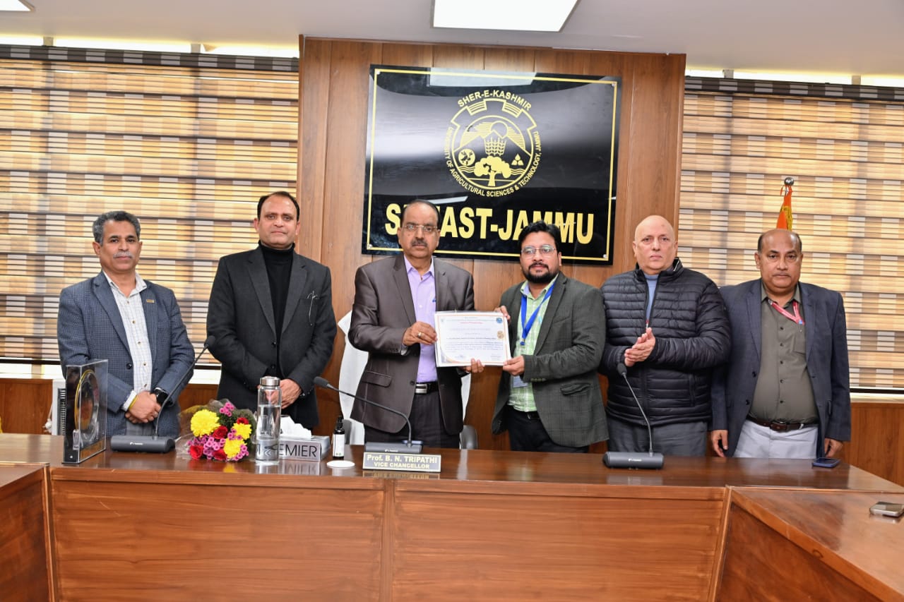 Participants attending the ICAR-sponsored Winter School at SKUAST Jammu