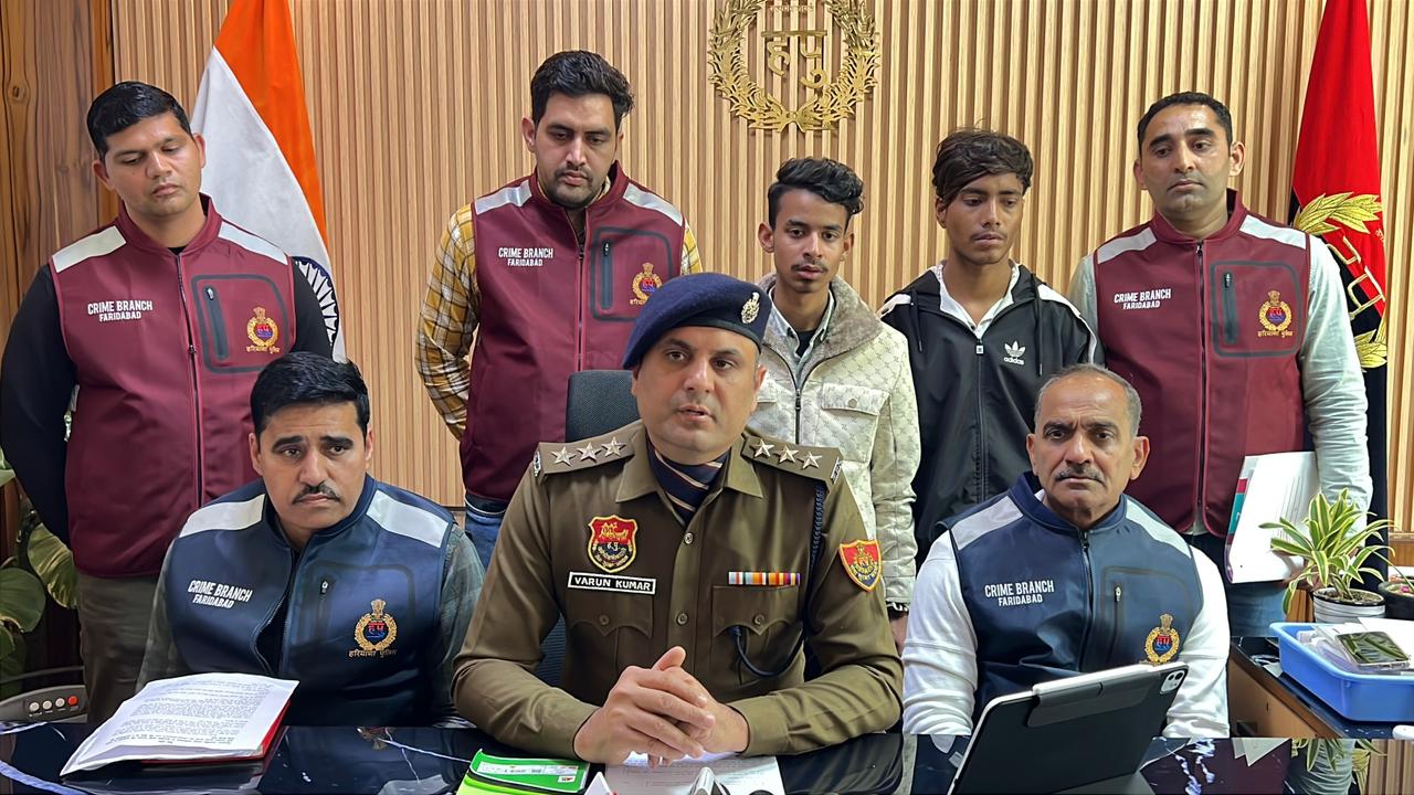 गिरदावल एनक्लेव तिलपत हत्या मामला के बाद पुलिस जांच करती हुई