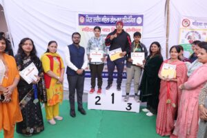 जिला स्तरीय महिला खेलकूद प्रतियोगिता सोनीपत में दौड़ प्रतियोगिता का दृश्य