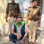 फरीदाबाद फर्जी पुलिसकर्मी गिरफ्तार होने के बाद पुलिस हिरासत में आरोपी