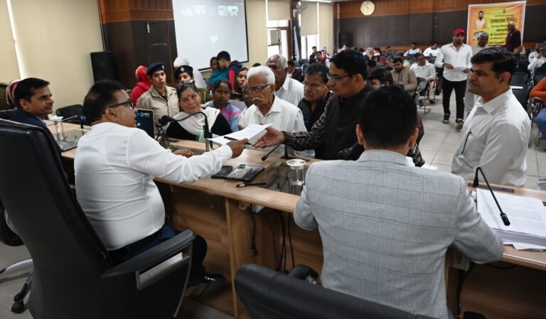 अमन गोयल फरीदाबाद कार्यक्रम के दौरान आरसीसी सड़क निर्माण शिलान्यास समारोह