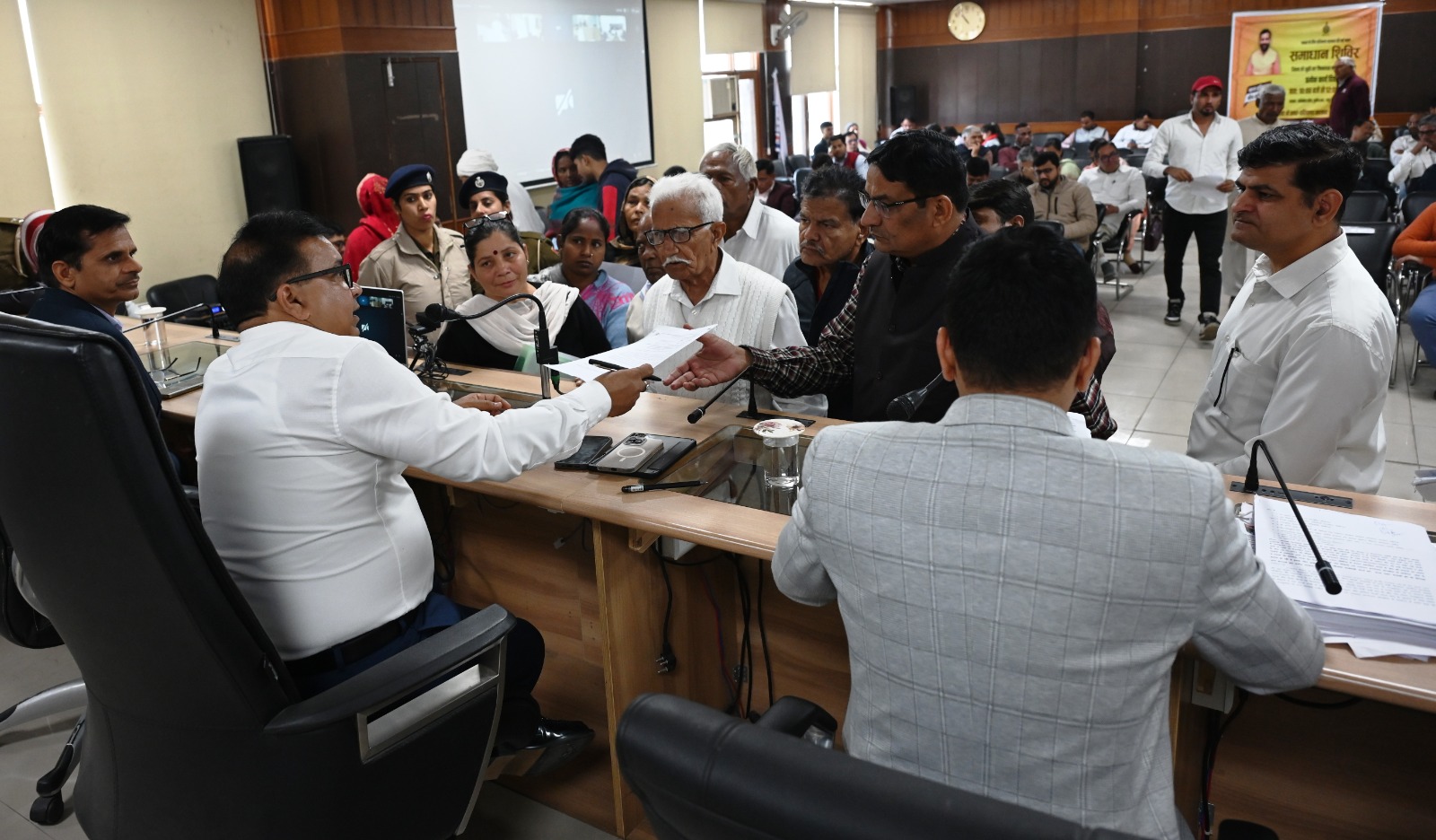 अमन गोयल फरीदाबाद कार्यक्रम के दौरान आरसीसी सड़क निर्माण शिलान्यास समारोह