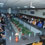 जीवीएम कॉलेज में आयोजित सोनीपत रोजगार मेला के दौरान इंटरव्यू देते युवा अभ्यर्थी